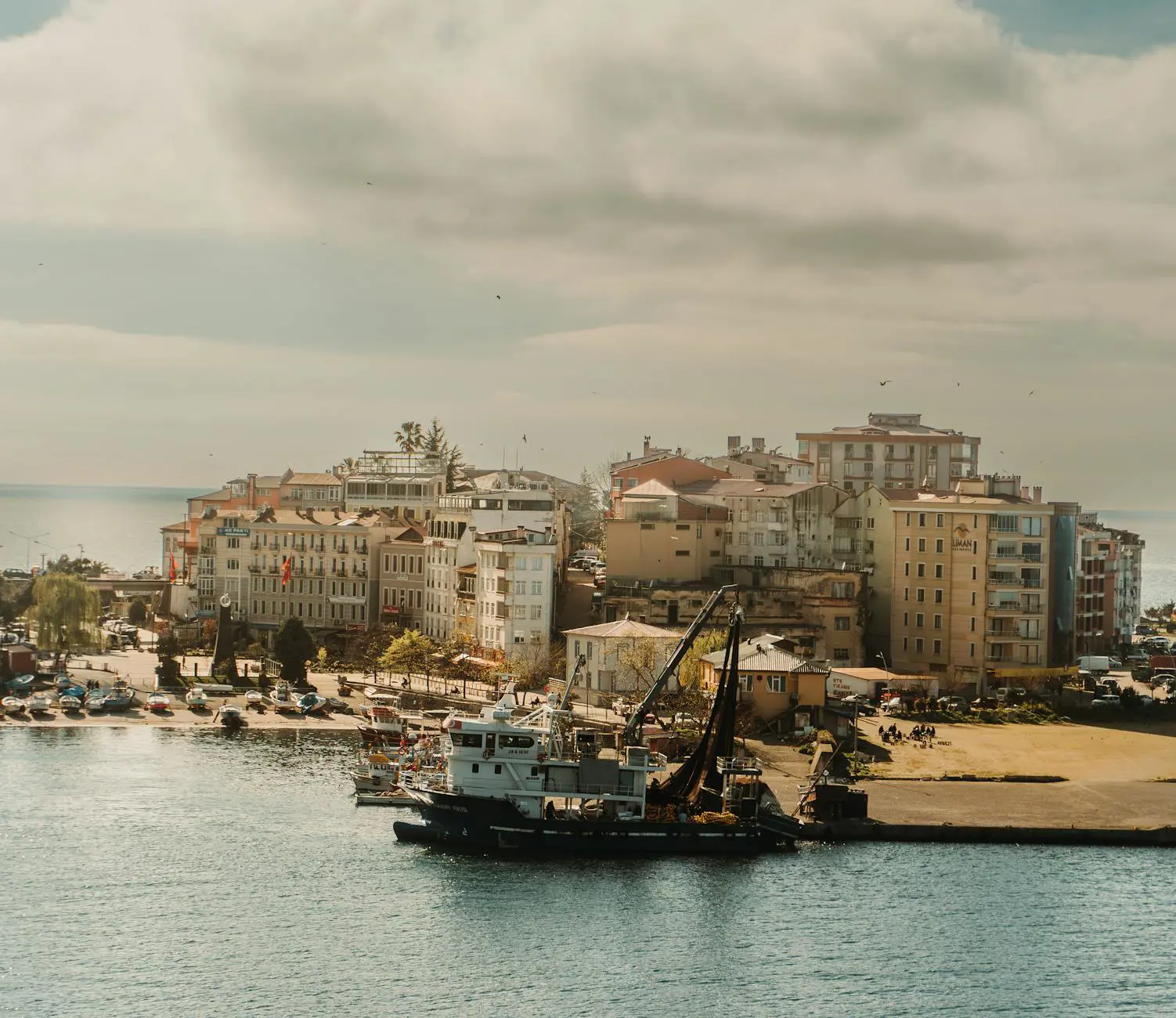 Cloud computing infrastructure representing FinOps cloud cost management