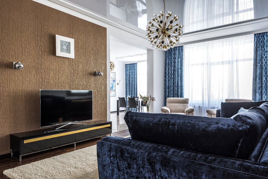 Siyah Düz Ekran Tv Yanında Siyah Gri Kanepe