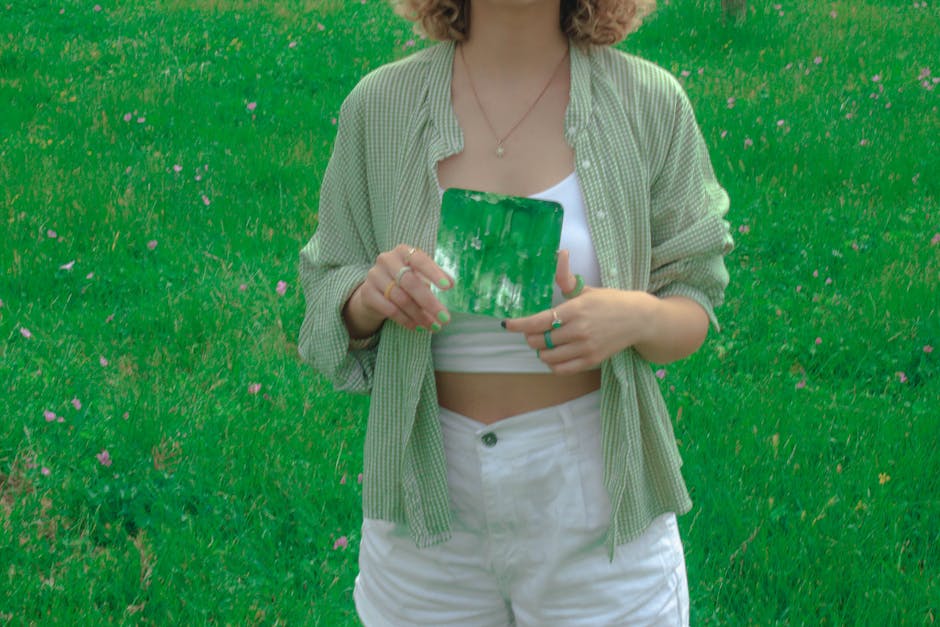 ayakta, çayır, Çiçekler içeren Ücretsiz stok fotoğraf