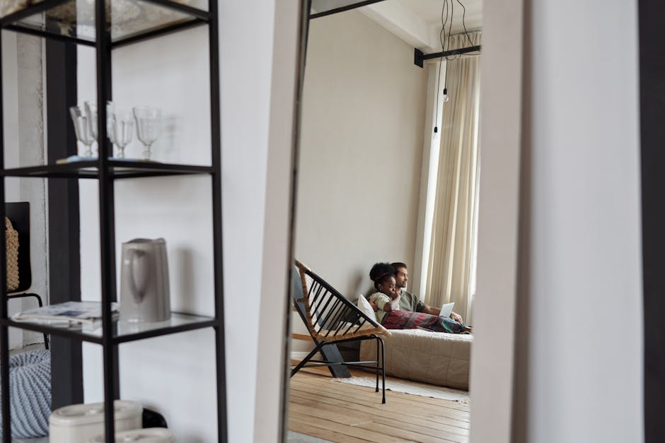 #kapalı, adam, afrikalı-amerikalı kadın içeren Ücretsiz stok fotoğraf