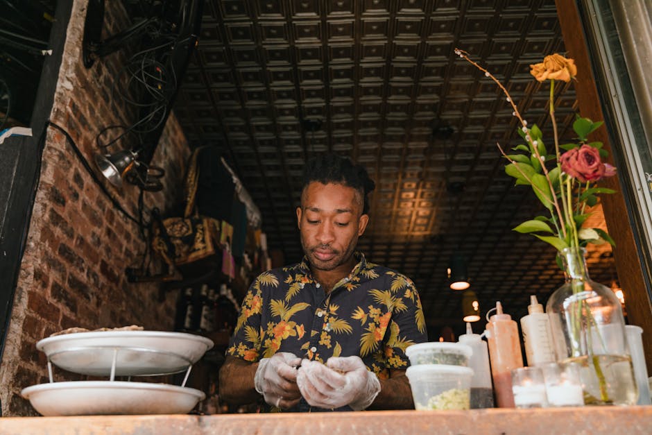 #kapalı, adam, asılı lamba içeren Ücretsiz stok fotoğraf