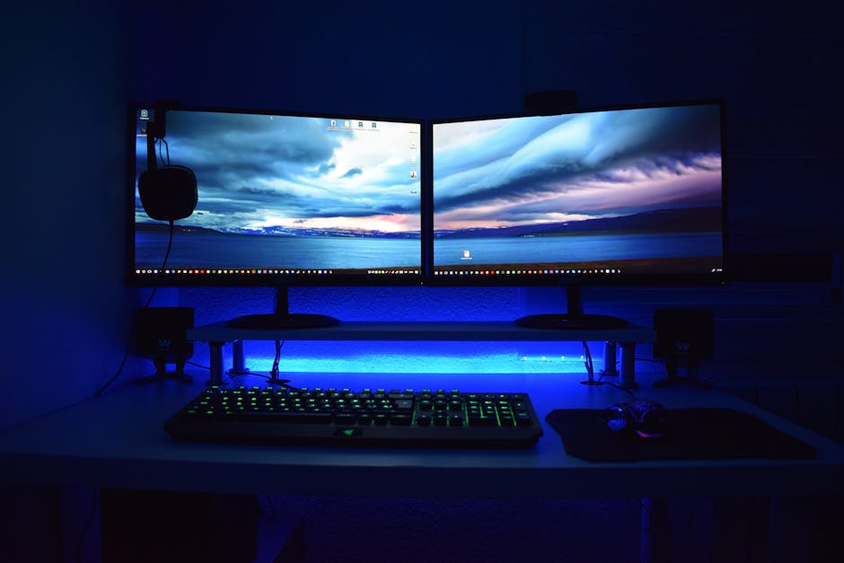 İki Bilgisayar Düz Ekran Monitörü Açıldı