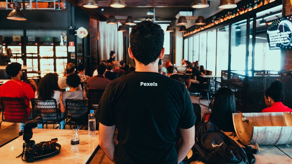 Pexels Yazdır Siyah Gömlek Giyen Bir Adamın Arkadan Görünümü