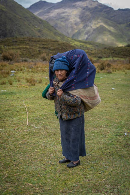 açık hava yaşam tarzı, açık havada ayakta durmak, altempian geleneksel giyim içeren Ücretsiz stok fotoğraf