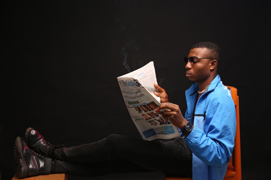 Bir Haber Gazetesi Okuyan Adam