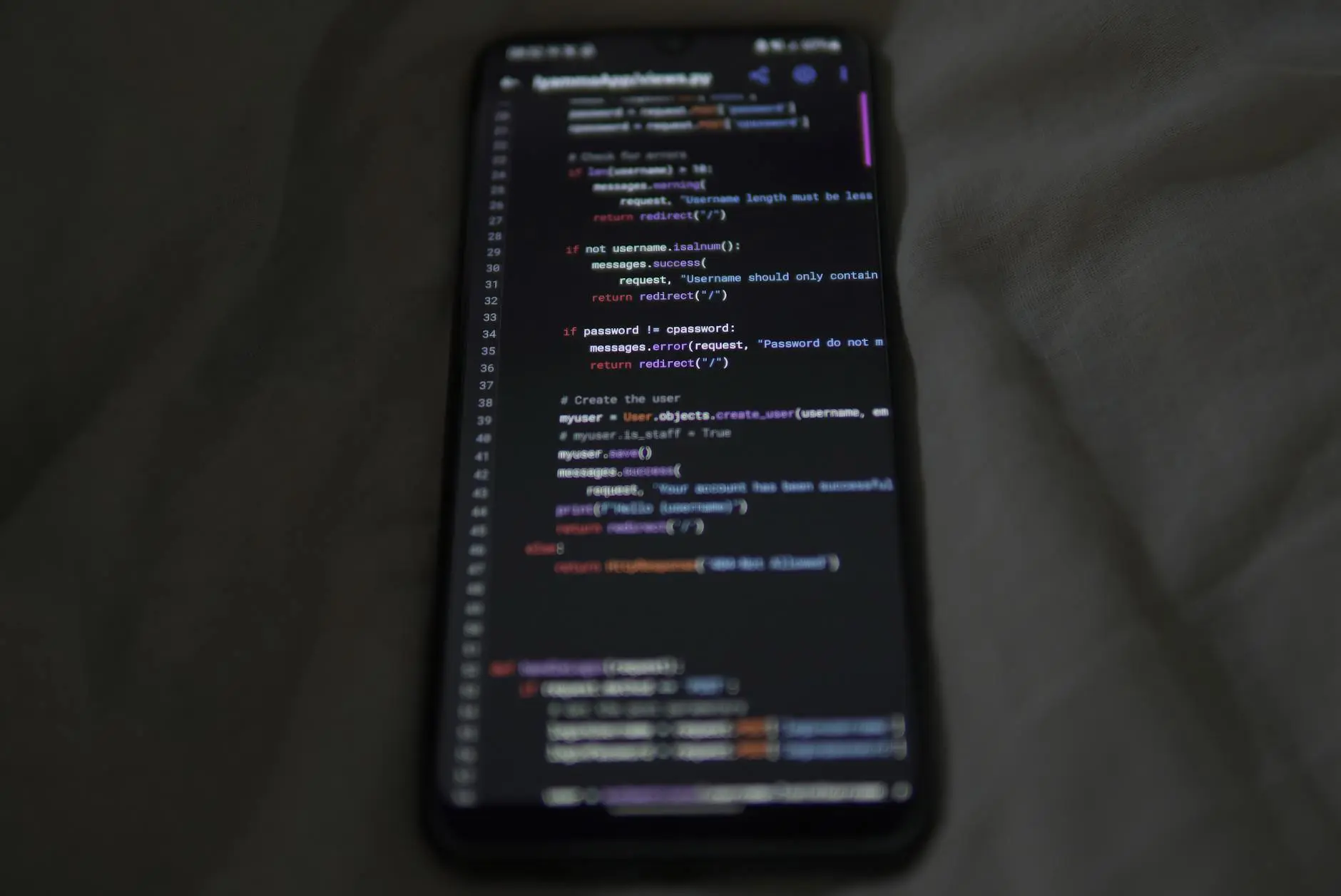 Mobil uygulama geliştirme ekranı - React Native ve Flutter karşılaştırması