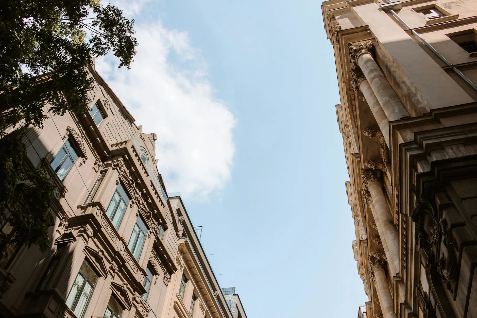 AI-powered real estate valuation and investment analysis