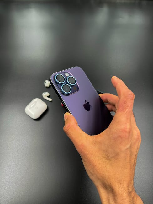 adam, akıllı telefon, aygıt içeren Ücretsiz stok fotoğraf