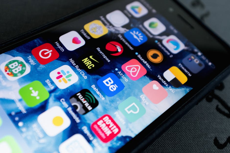 airbnb, akıllı cihaz, akıllı telefon içeren Ücretsiz stok fotoğraf