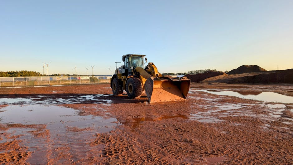 Gün Batımında çamurlu İnşaat Alanında Sarı Buldozer