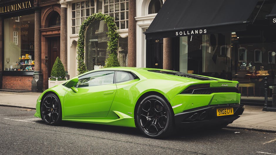 Parked Lime Green Lamborghini Fotoğrafı